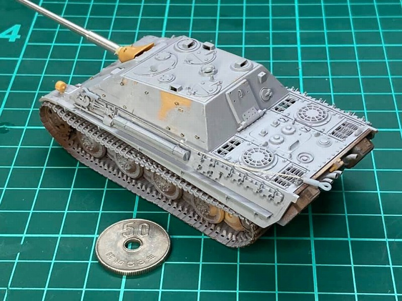 完成した戦車の牽引ケーブルを固定するラック