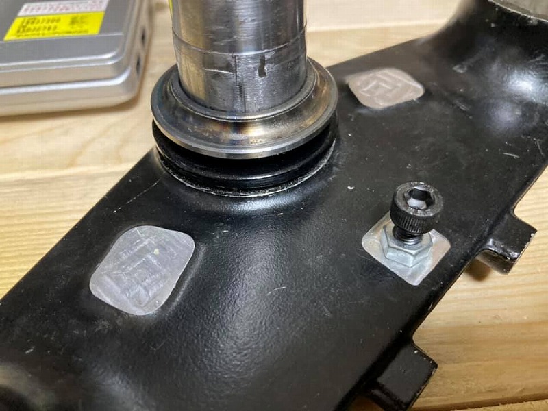 ザッパーステムシャフトをZZRミツマタに打ち込む