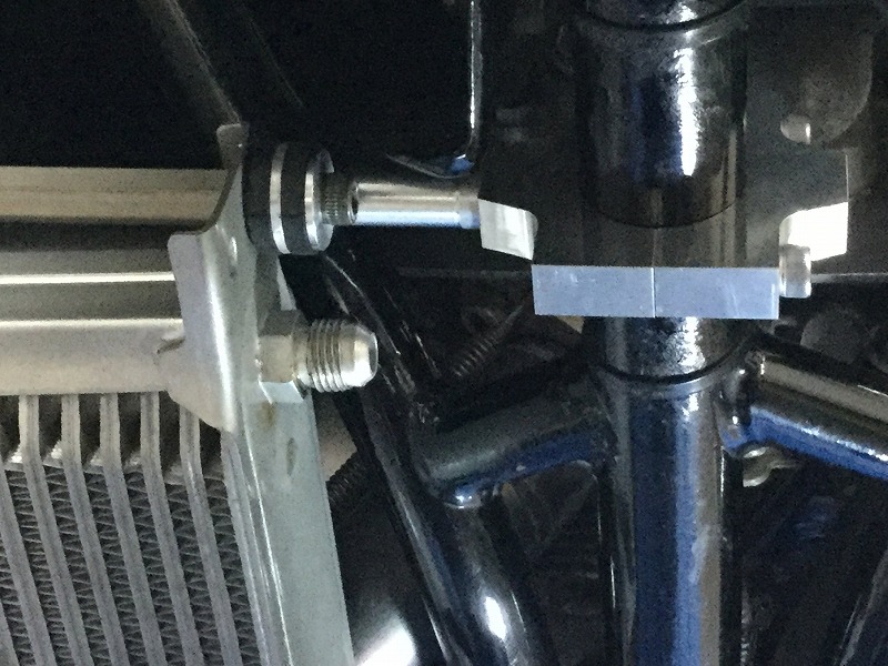 装着したGoose350用オリジナルオイルクーラーステー