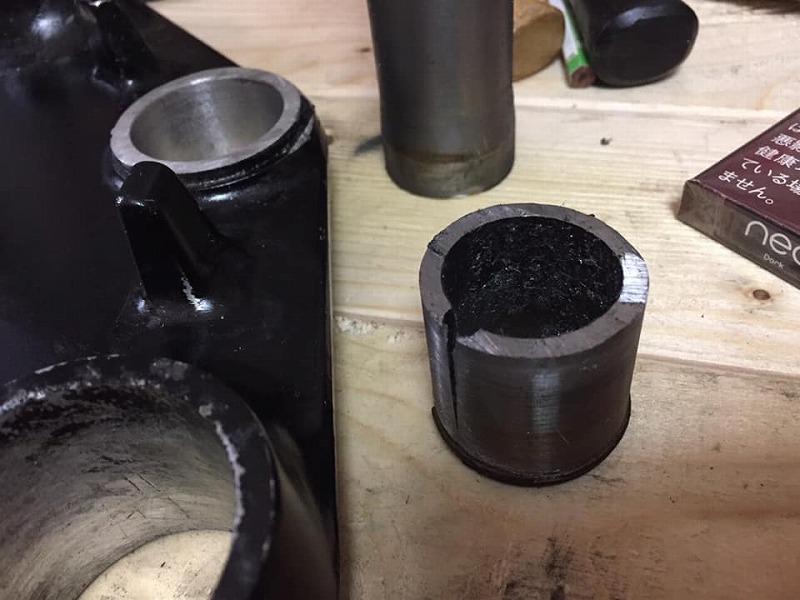 ZZR1100ミツマタからステムシャフトを抜き取る