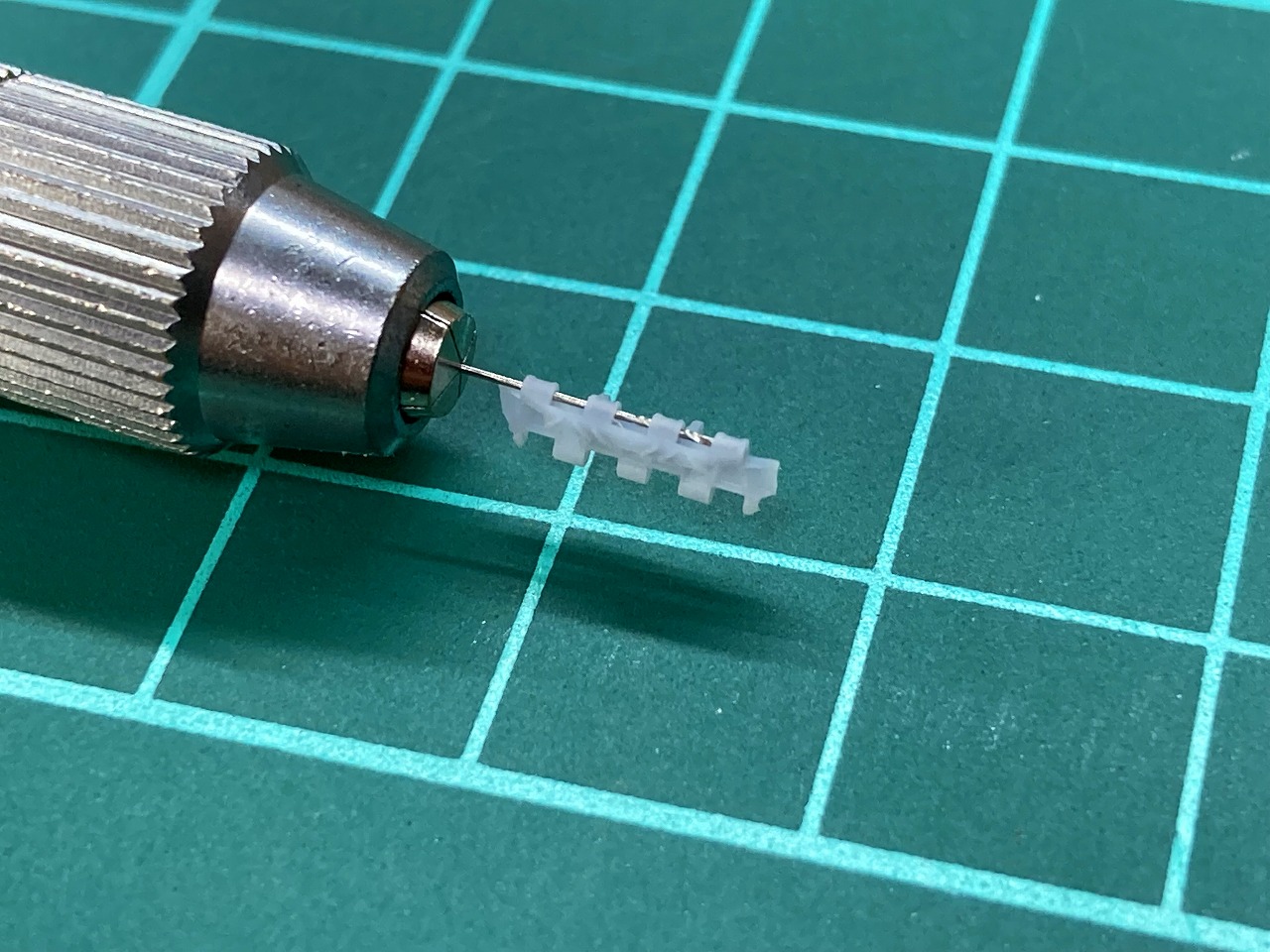 1/72 パンター系後期履帯 連結ピン穴が狭い場合