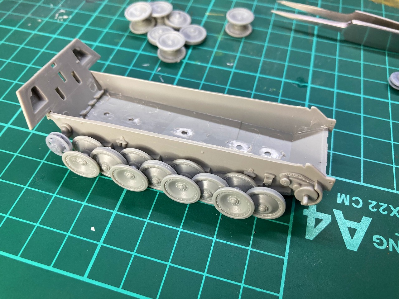 1/72 パンター系後期履帯 転輪の取り付け