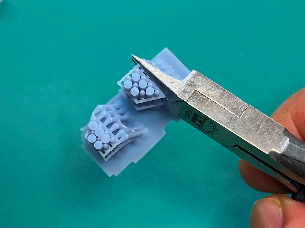 フェンダー上砲弾ラックのサポートを切除