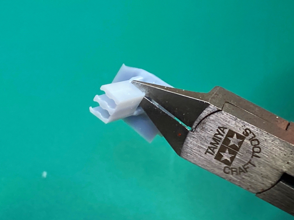 縦砲弾ラックのサポートを切除